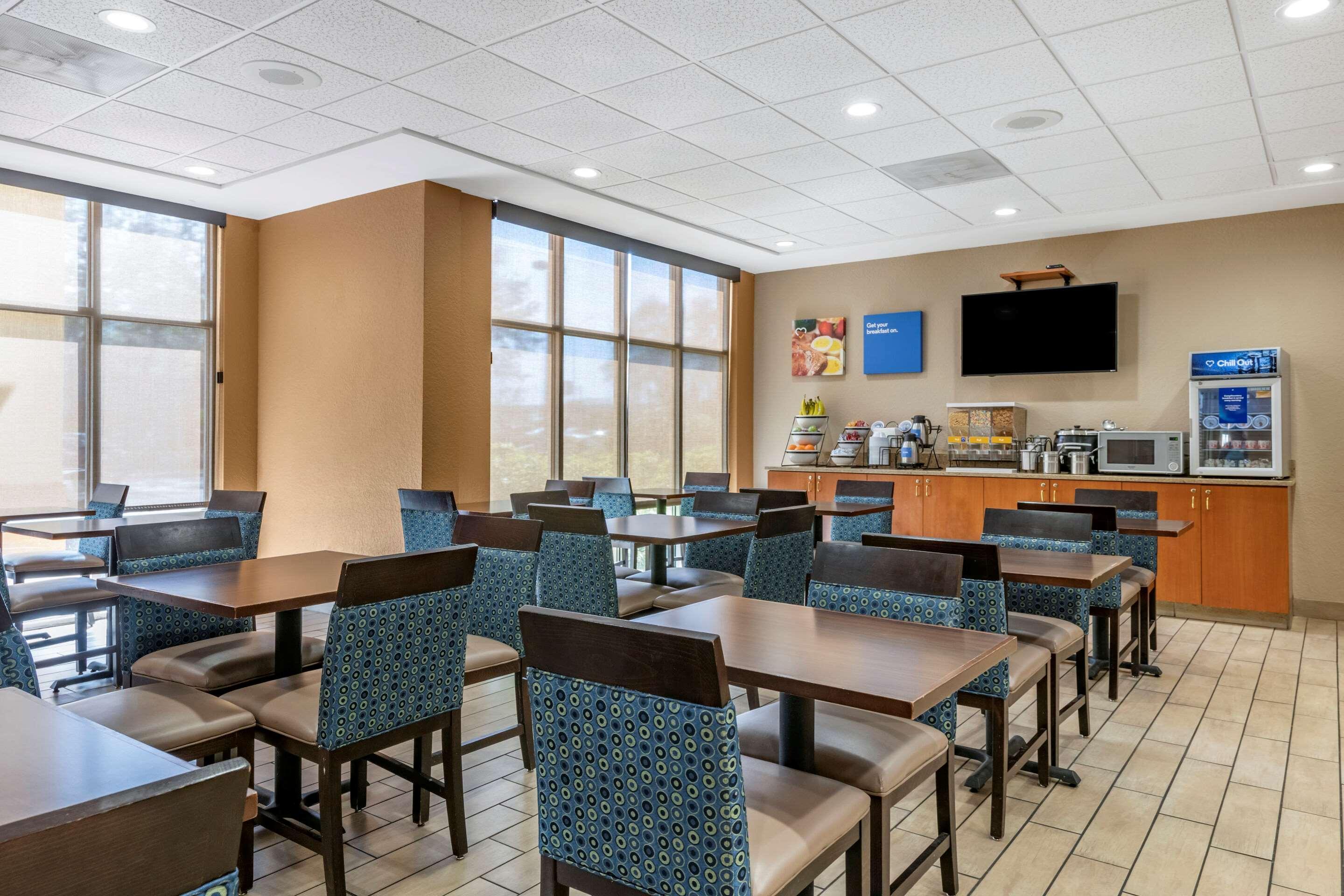 Comfort Inn & Suites Orlando North Sanford Exterior photo