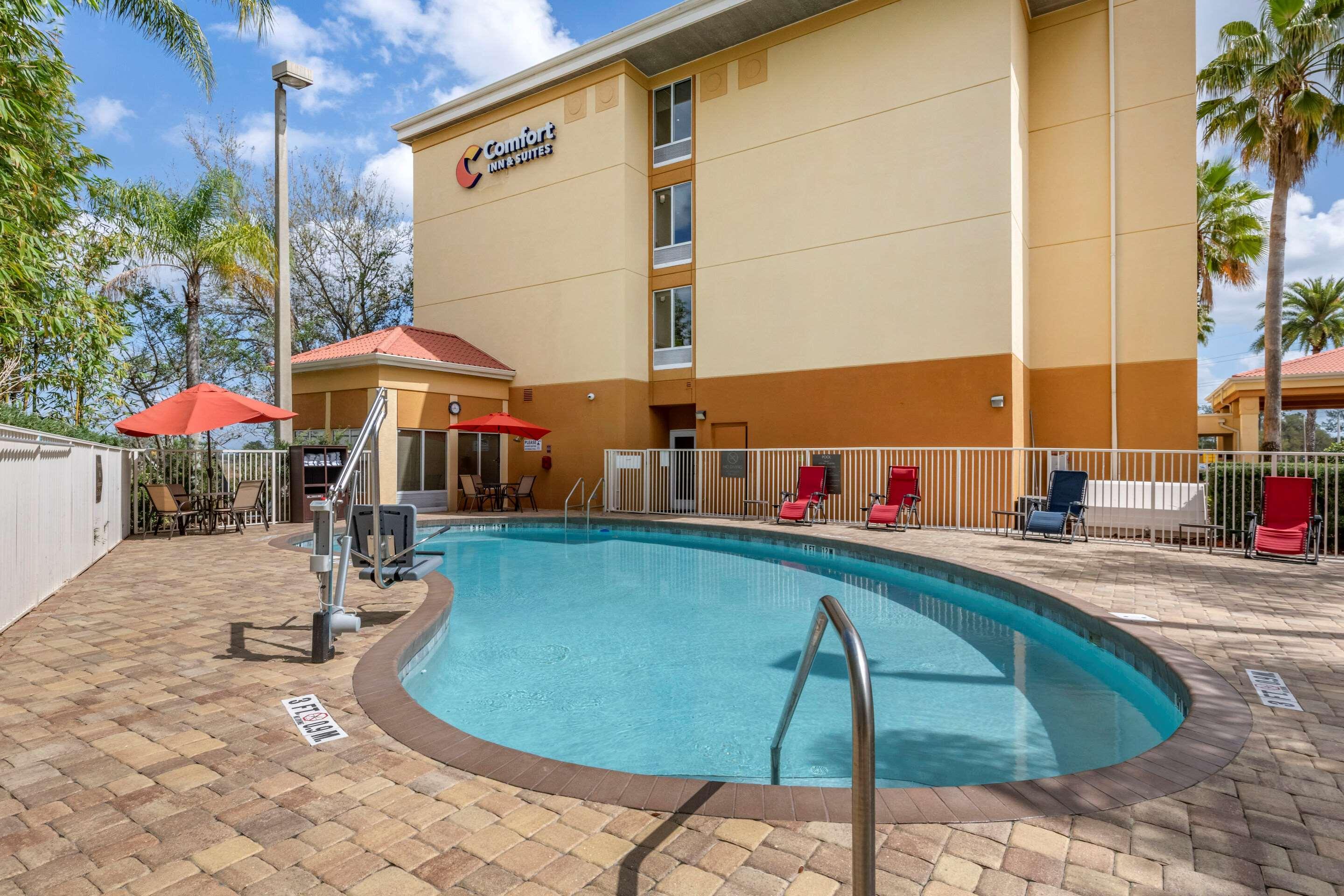 Comfort Inn & Suites Orlando North Sanford Exterior photo