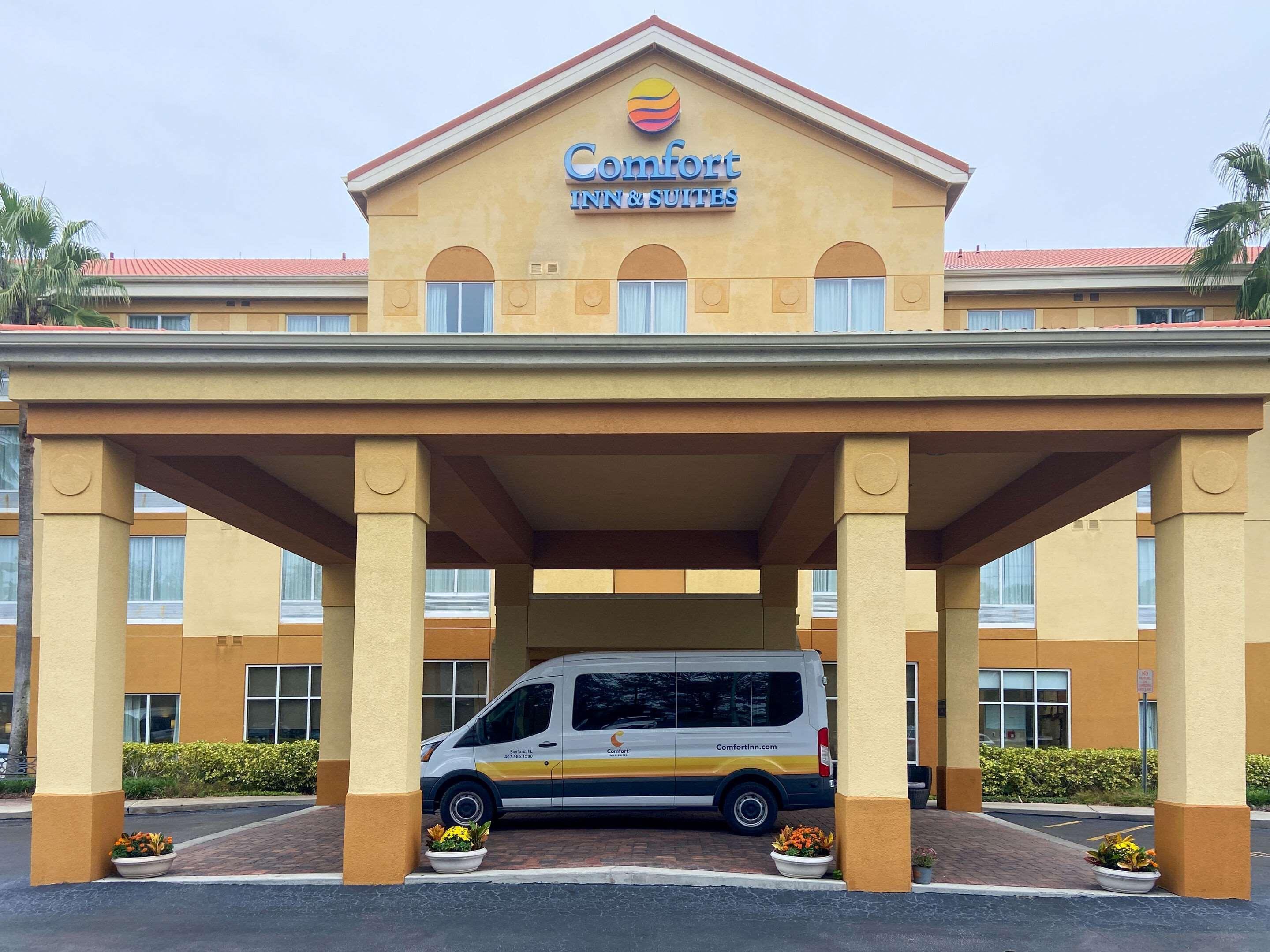Comfort Inn & Suites Orlando North Sanford Exterior photo