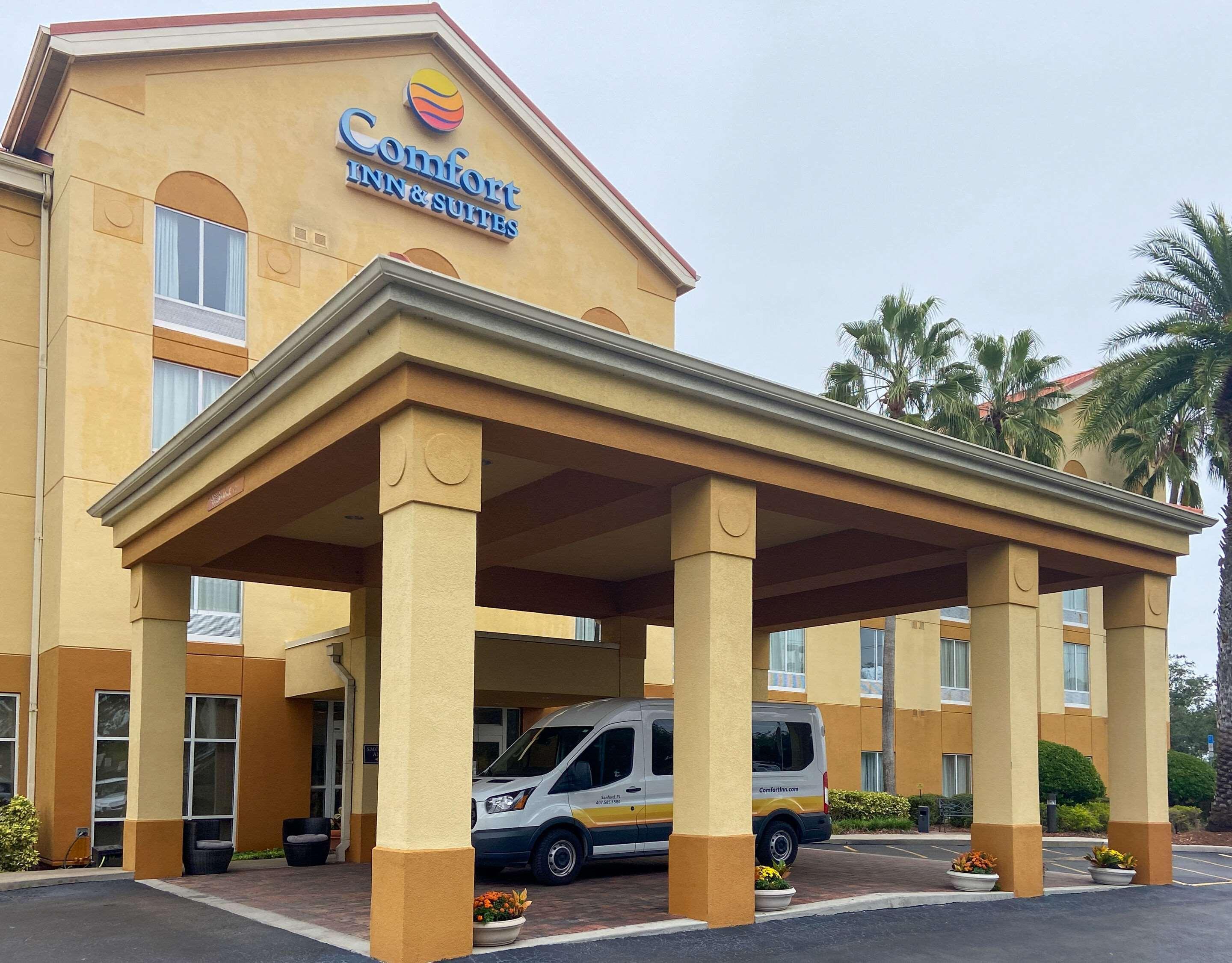 Comfort Inn & Suites Orlando North Sanford Exterior photo